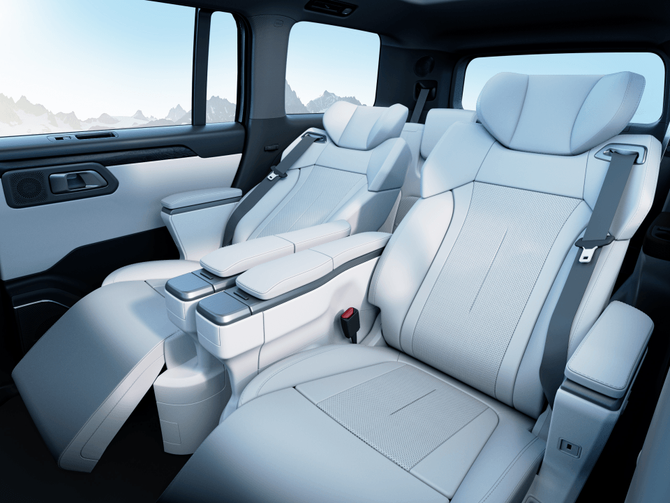 副本【新闻稿】极石01正式发布 首推6座标配航空座椅SUV_202308221365.png
